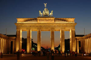 The Brandenburg gate in Berlin at night.